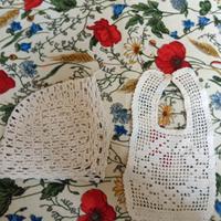 cuffia e bavaglio fatti all'uncinetto