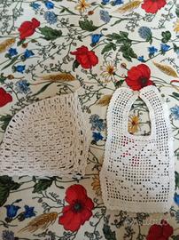 cuffia e bavaglio fatti all'uncinetto