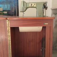 Macchina da cucire anni 60 a pedale