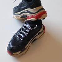 Balenciaga triple S nere