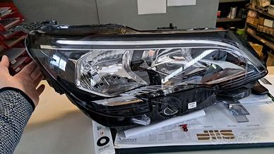 Fanale anteriore peugeot 3008 2° serie
