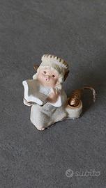 Angelo con candela decorativo