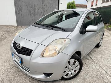 Toyota Yaris 1.0 5P. NEOPATENTATI NO BLOCCHI
