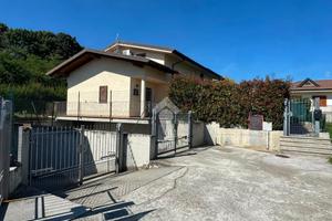 PORZIONE DI BIFAMILIARE A MONTALENGHE