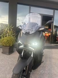 Yamaha X-Max 300 TECH MAX + 2025