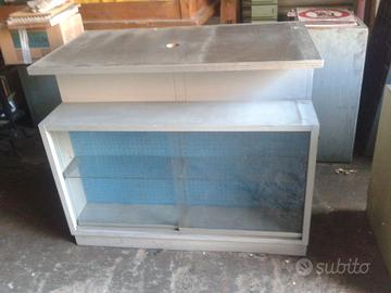 Banco industriale con vetrinetta davanti anni 50