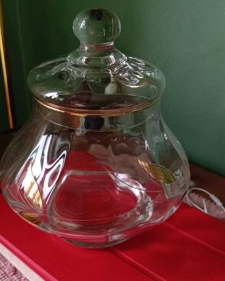 Vaso in vetro con coperchio decorazioni dorate