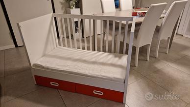 Lettino con sbarre e materasso