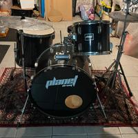 Batteria acustica silenziata usata.