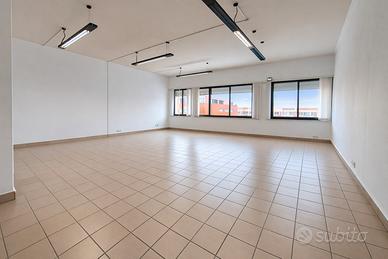 Viale Marconi Ampio Locale Direzionale