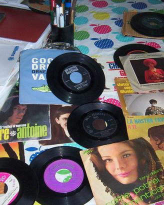 18 DISCHI VINILE 45 GIRI ANNI 60 VARI AUTORI