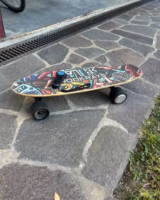 Skateboard elettrico motorizzato telecomandabile