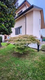 Villa di 195 m² con 5 locali e box auto a Cologno 