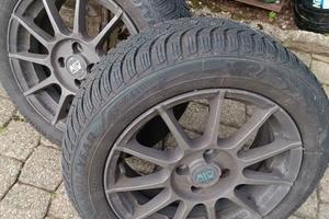 Cerchi in lega con gomme