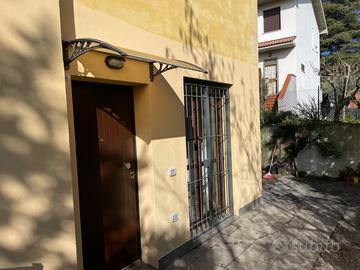 Bilocale 3,5 vani con giardino e posto auto