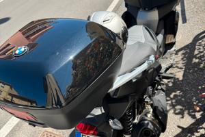 Scooter BMW c 400 x color nero con bauletto