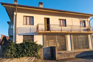 Cervignano casa con negozio