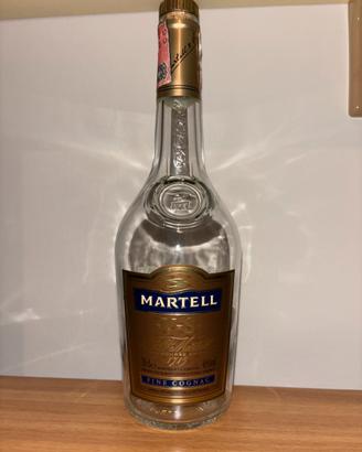 Bottigli vuota martell cognac