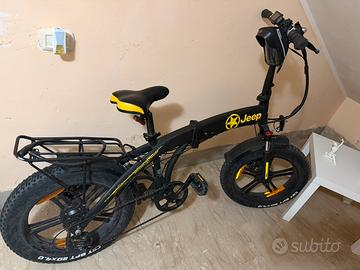 BICI JEEP CON ACCELERATORE E PEDALATA ASSIST JEEP