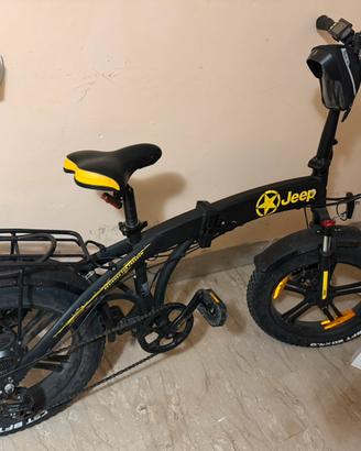 BICI JEEP CON ACCELERATORE E PEDALATA ASSIST JEEP