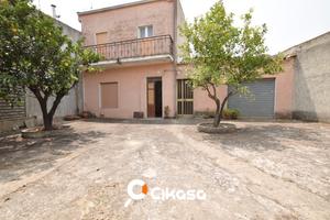 Ampia indipendente con doppio cortile