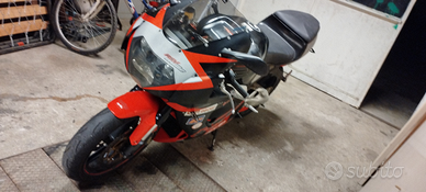 Aprilia rsv 1000