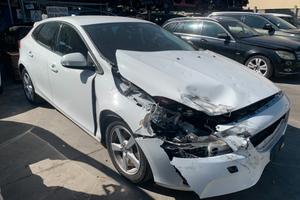 VOLVO V40 2.0 D - ANNO 2015 - PER RICAMBI
