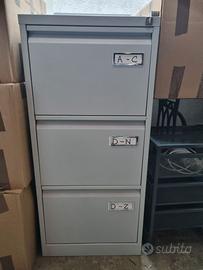 Fascicolatore-archivio metallico a tre cassetti