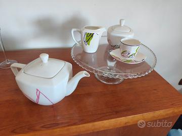set tazzine, piattini, teiera e zuccheriera