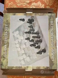 Gioco degli scacchi in vetro