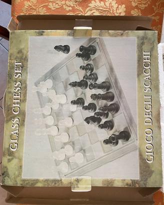 Gioco degli scacchi in vetro
