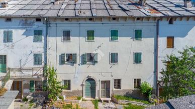 CASA DI CORTE A SANT'ANNA D'ALFAEDO