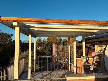 Pompeiana con travatura in legno teack lamellare