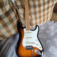 FENDER STRATOCASTER 