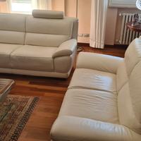 N. 2 divani in vera pelle primo fiore.