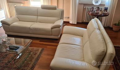 N. 2 divani in vera pelle primo fiore.