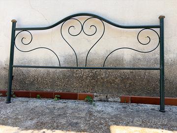 Letto matrimoniale in ferro battuto verde