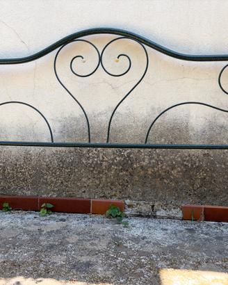 Letto matrimoniale in ferro battuto verde