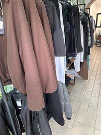 Stock vestiti uomo e donna
