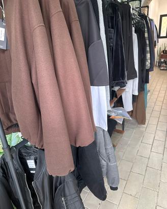 Stock vestiti uomo e donna