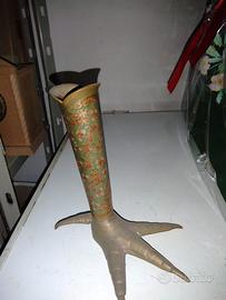 Vaso arabo di ottone con fiori smaltati