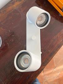 Lampada a muro con faretti