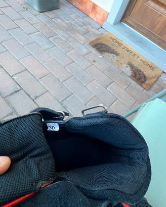 Tuta in pelle e scarpe da bambino 6 anni