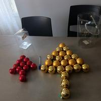 decorazioni natalizie, palline rosse e dorate