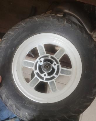 gomma con cerchio booster mbk