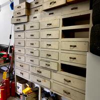 Cassettiera in legno industriale