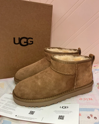 UG G C lassic U ltra Mi ni Marrone    37