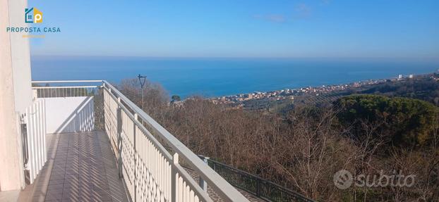 Cod.11 - trilocale nel borgo con vista mare