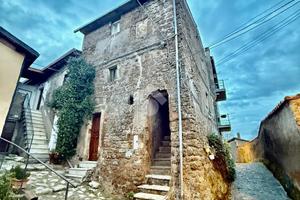 2 LOCALI A VASANELLO