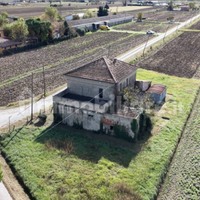 Casale con mq.26.000 di terreno